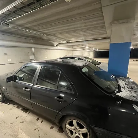 2 / Railway / Free Parking *